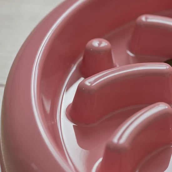 Gorogoro ridged slow-feeder cat bowl in pink.
