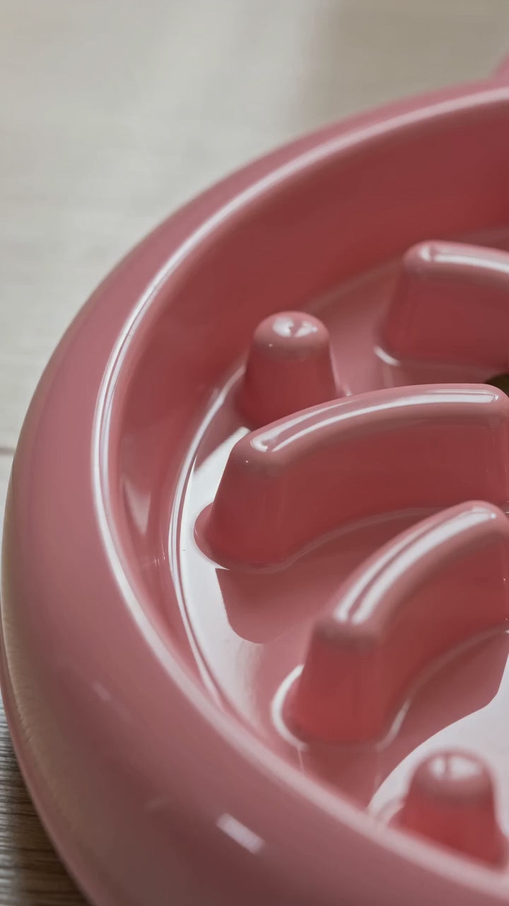 Gorogoro ridged slow-feeder cat bowl in pink.